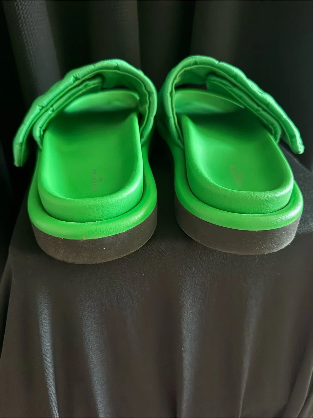 Women’s Slides - Accessories Subcategory Classification
